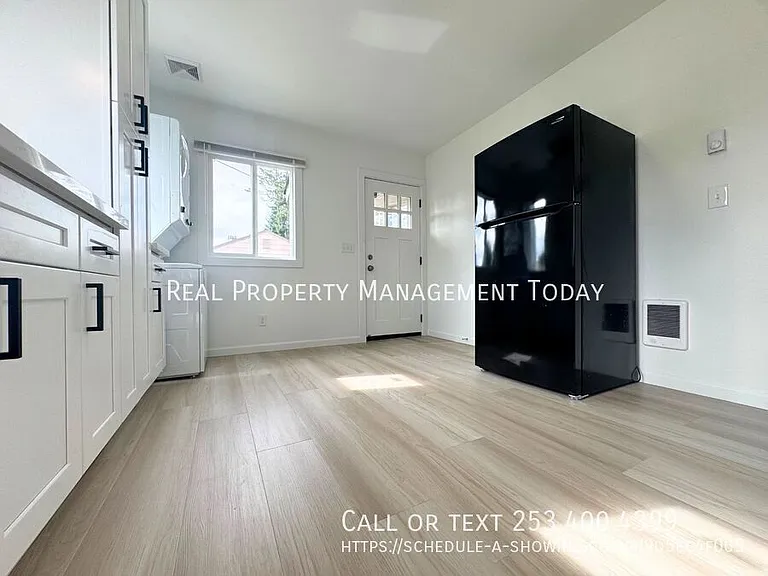 8420 1/2 S Tacoma Way #1 — Photo 5