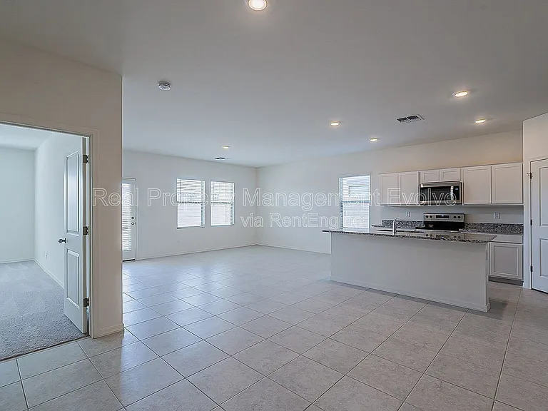 6511 W Magdalena Ln — Photo 3
