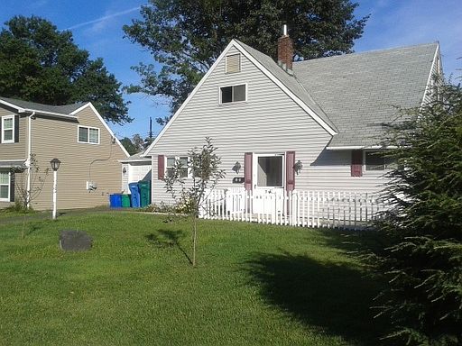 2nd image of 15 Honeysuckle Ln