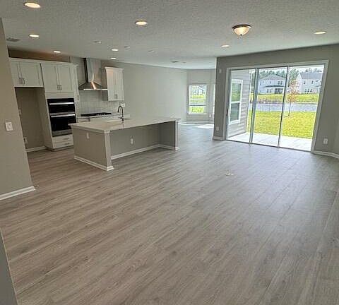 4th image of 172 ARCHSTONE Way #83