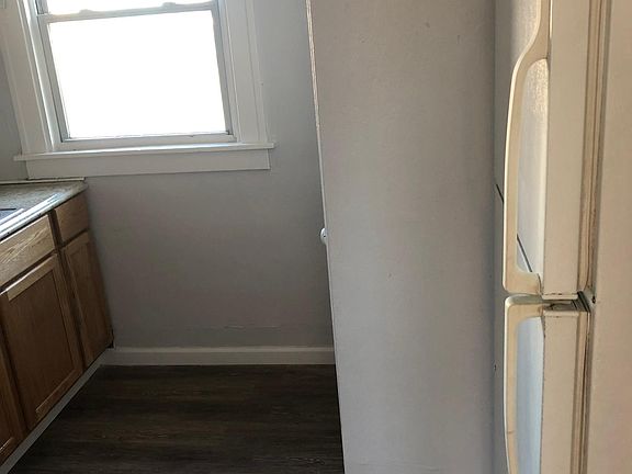 5th image of 10 W Glenwood St APT 1A
