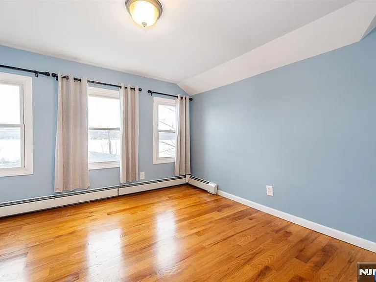 677 Warwick Tpke — Photo 11