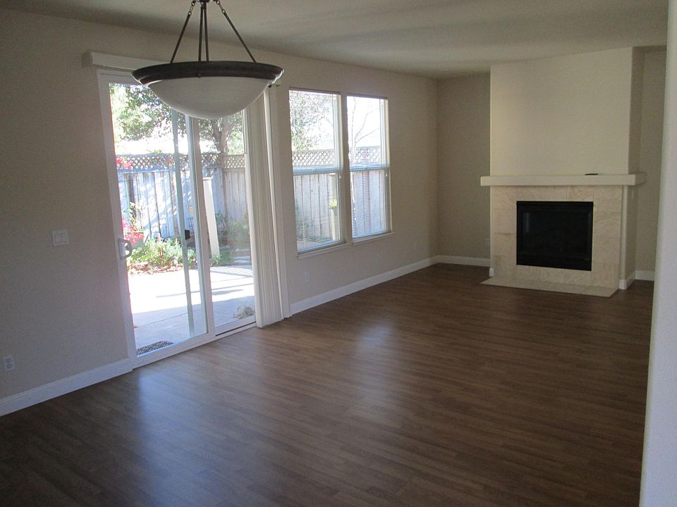 2nd image of 5042 Gelia Way