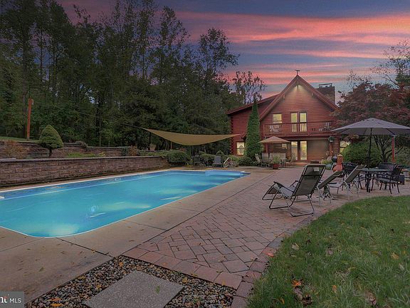 2nd image of 100 Cedar Dr