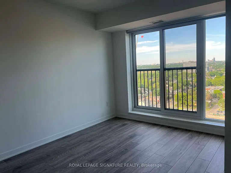 10 Oak St — Photo 3