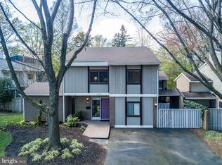 1630 Greenbriar Ct, Reston, VA 20190