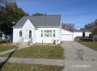 605 Cedar St, Reinbeck, IA 50669