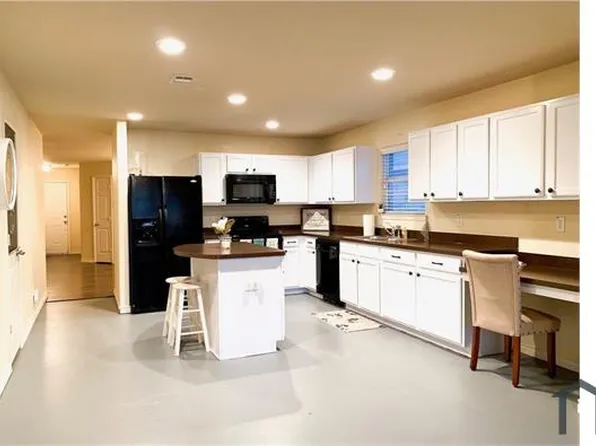 8832 Elk Creek Ln, Fort Worth, TX 76123