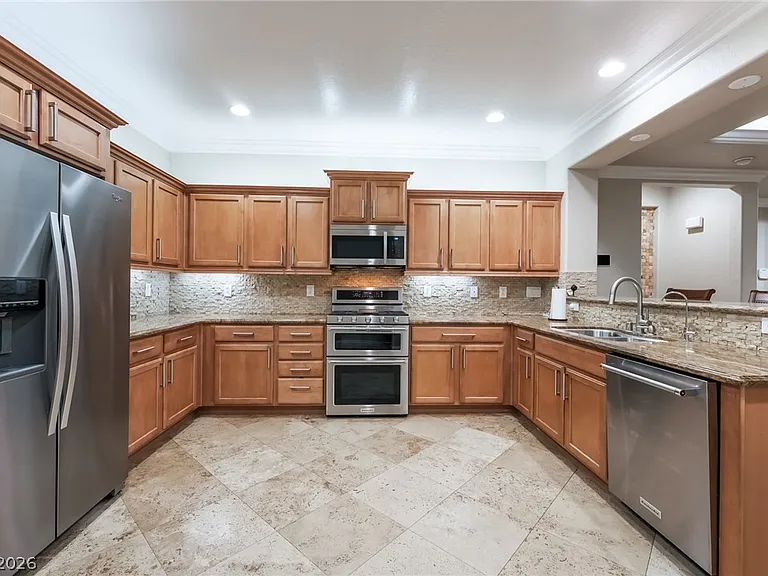 2676 Lochleven Way — Photo 53
