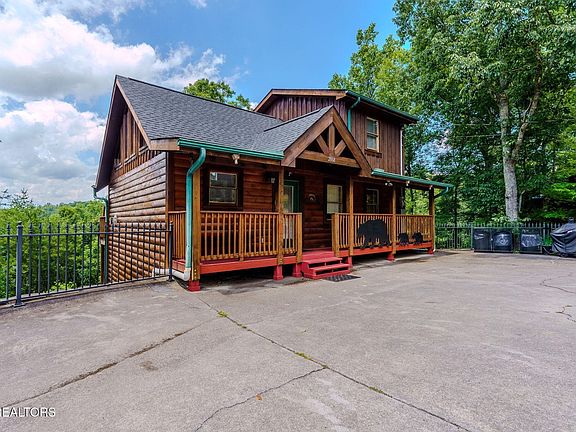 3rd image of 2868 Pine Haven Dr