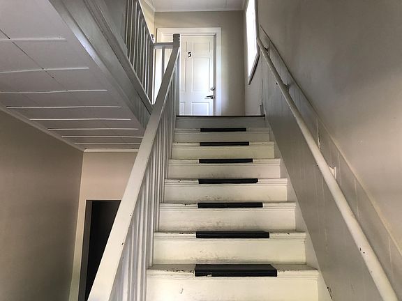 2nd image of 209 Ives Ave #10691299