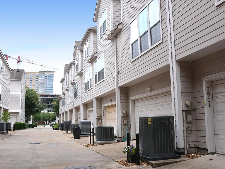 2905 W Dallas St — Photo 13
