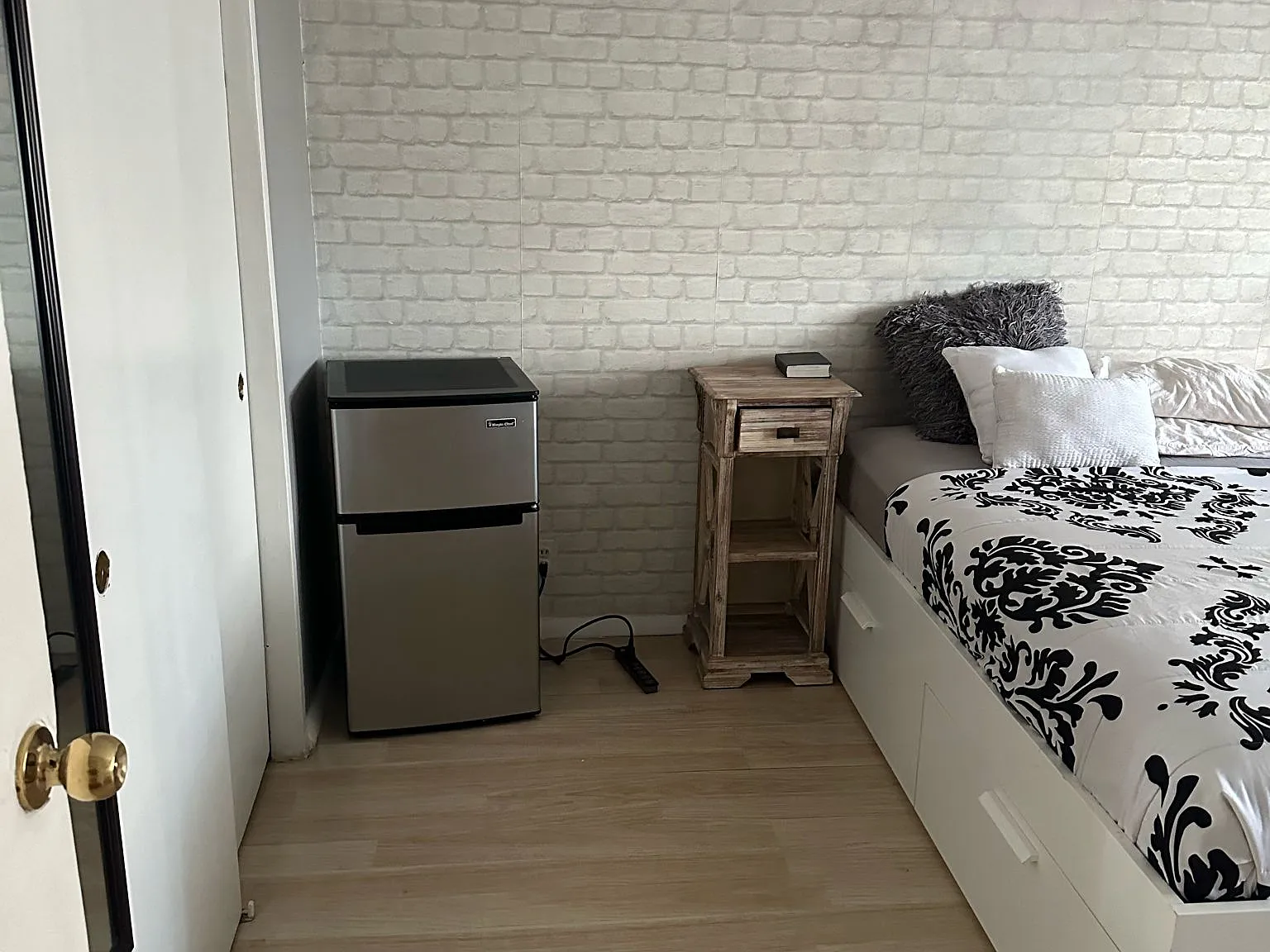 3 bed, $1,000 — Photo 2
