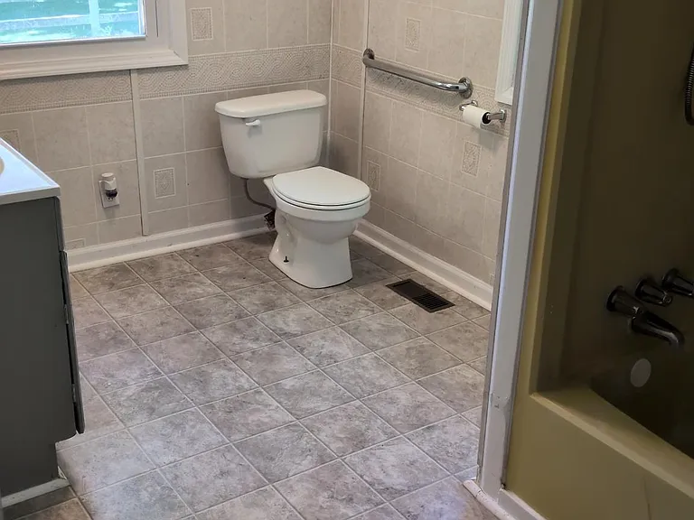 204 Barker St — Photo 8