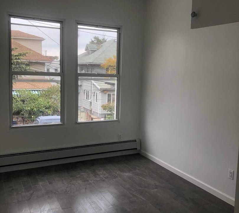 1st image of 21 Bay 35 St #35