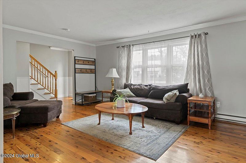 3rd image of 11 Pinewood Drive