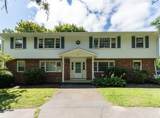 26 College St APT 3, Clinton, CT 06413