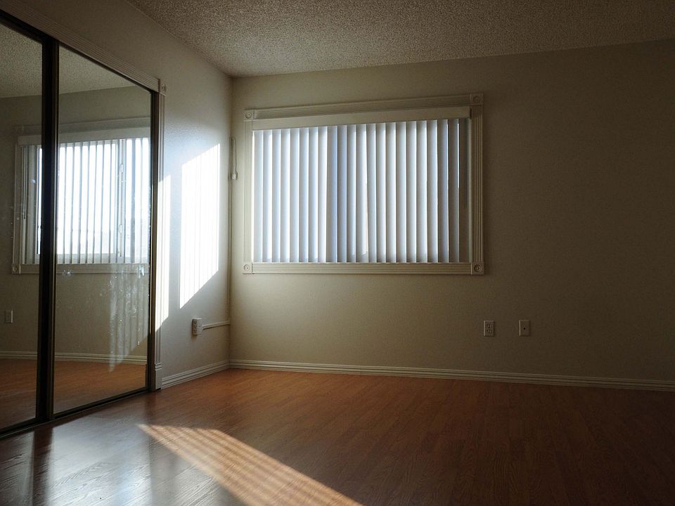 2nd image of 10517 Arlington Ave