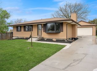 6750 NW 53rd St, Johnston, IA 50131
