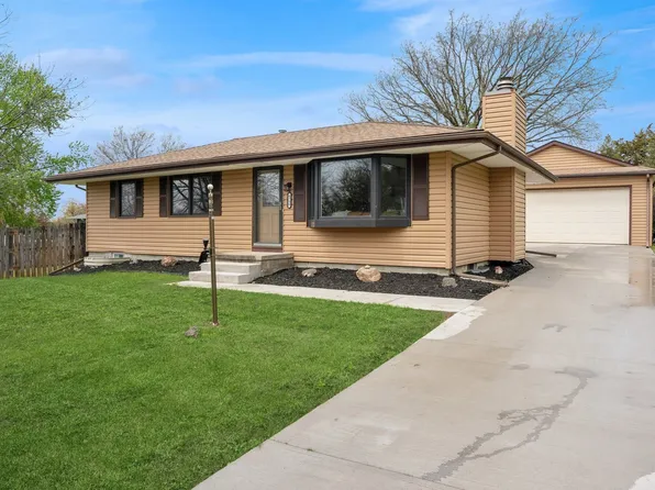6750 NW 53rd St, Johnston, IA 50131