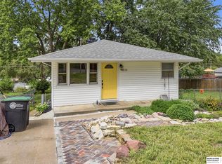 5826 S 50th St, Omaha, NE 68117