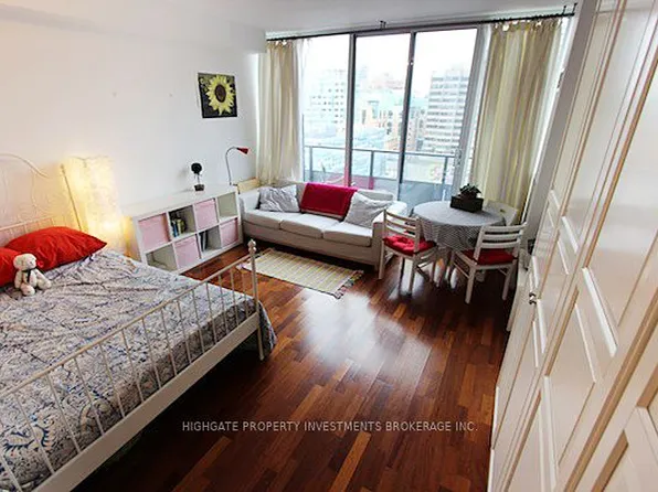 111 Elizabeth St, Toronto, ON