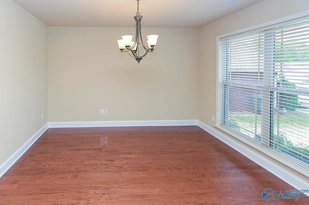 4 bed, 2.0 bath, 2271 sqft, $2,258 — Photo 3