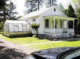 5 Langan Ave, Hawley, PA 18428