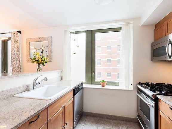 2nd image of 2132-2136 2nd Ave Unit 3B