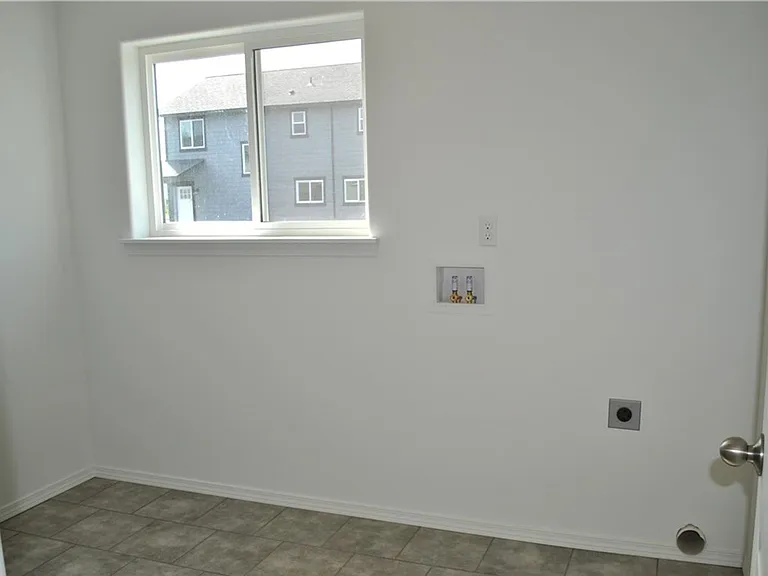 1525 S Monroe St — Photo 12
