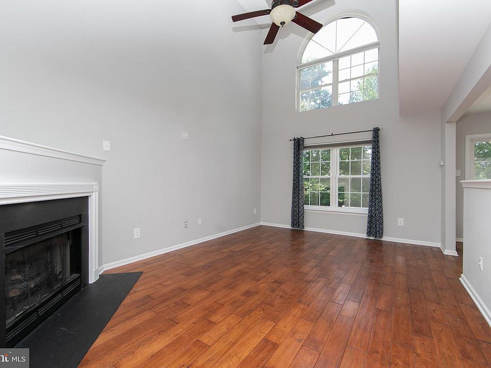 1st image of 33 Heron Pointe Ct
