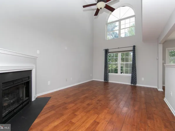 33 Heron Pointe Ct, Marlton, NJ 08053
