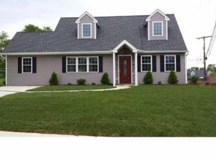 4 Crystal Rd, Levittown, PA 19057