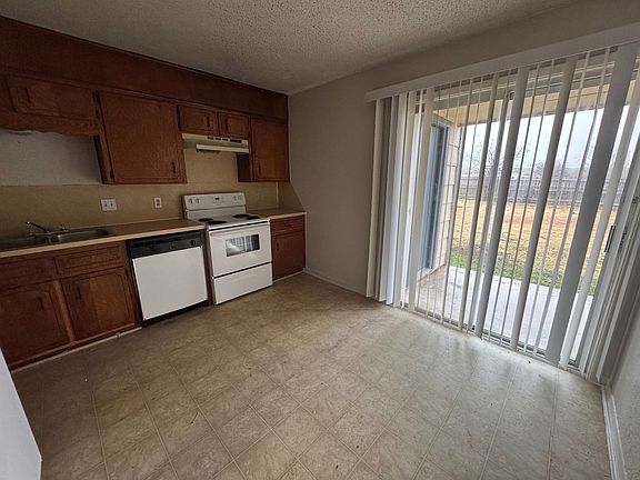 5th image of 1004 Eastside Dr APT A