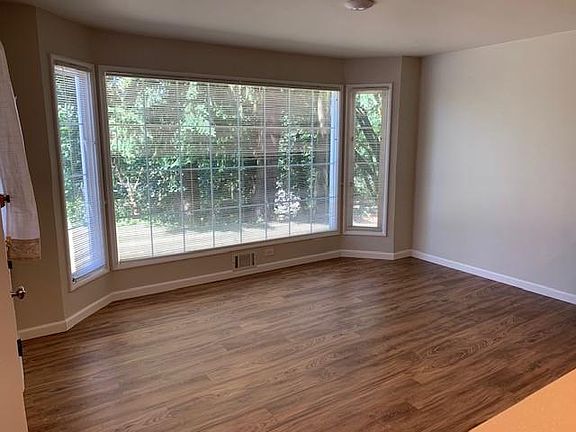 4th image of 2533 125th Ave NE