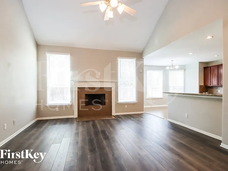1806 Chart Dr — Photo 3