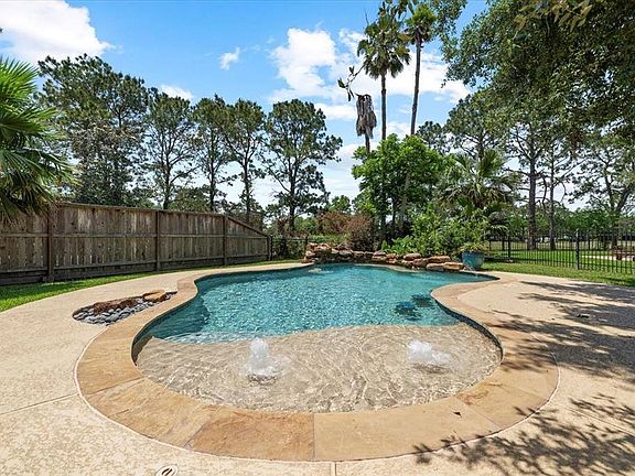 3rd image of 4507 Oak Hill Cir