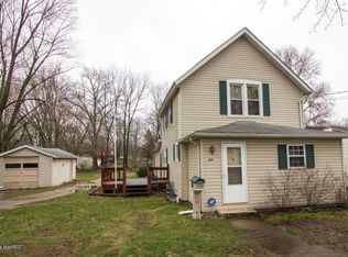 104 Edwards St, Dowagiac, MI 49047
