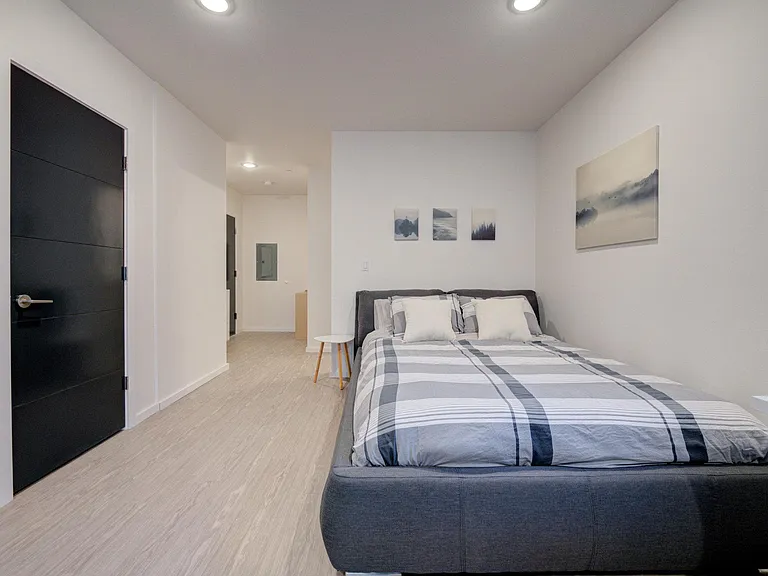 Viola Apartments — Photo 15