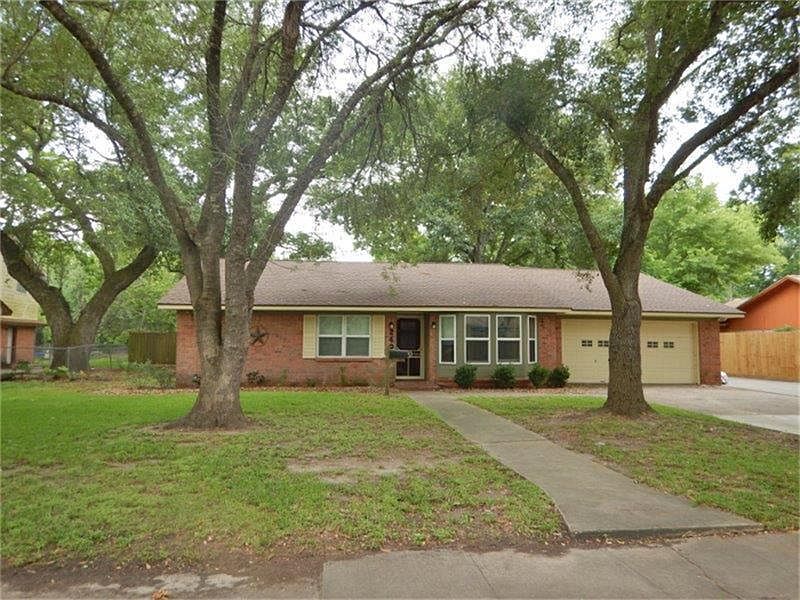 1st image of 240 Palm Ln