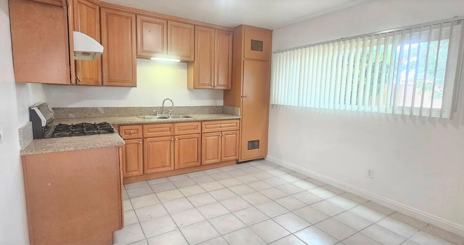 2 bed, 850 sqft, $1,795 — Photo 4