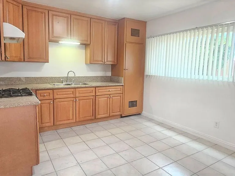 12939 Oaks Ave #6 — Photo 4