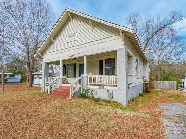 107 Hampton St, Chester, SC 29706