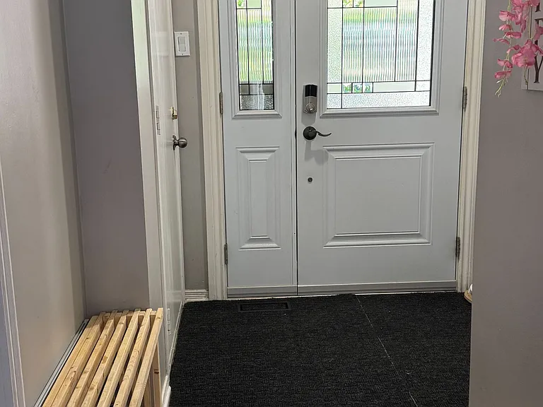 131 Markland Cres — Photo 3