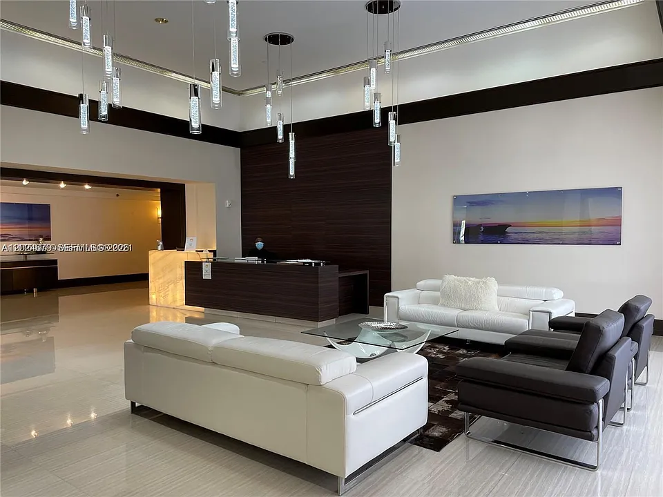 16485 Collins Ave #538