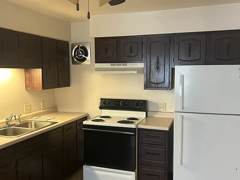 224227 Lakeshore Dr — Photo 5