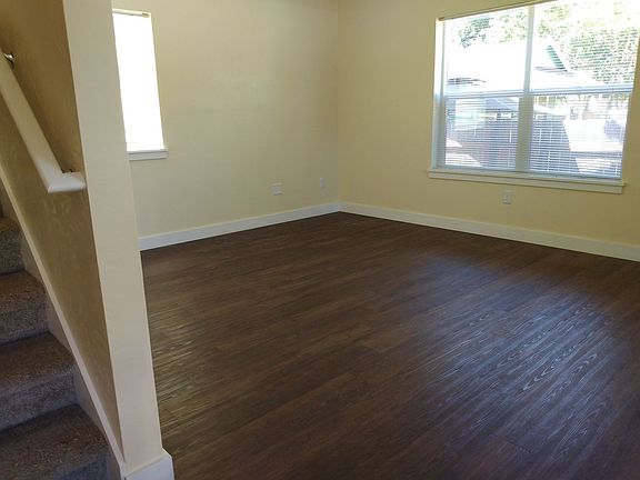 4th image of 430 & 432 Pioneer Pkwy E #432