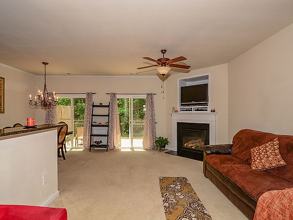 5th image of 3391 Thornbridge Dr