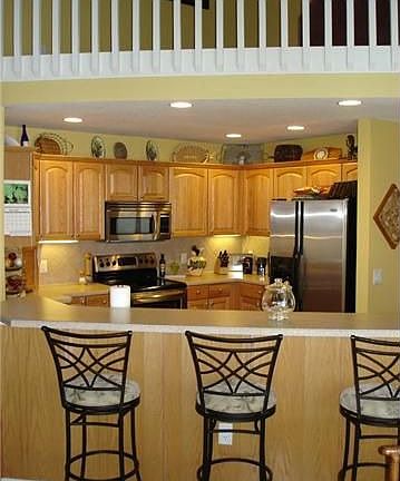 Kitchen w/High Bar