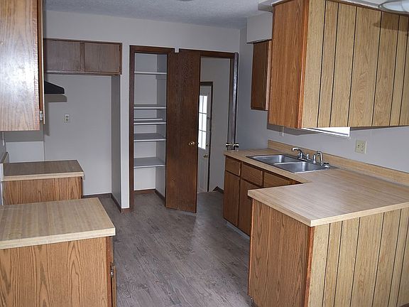 4th image of 609 Washington Ave